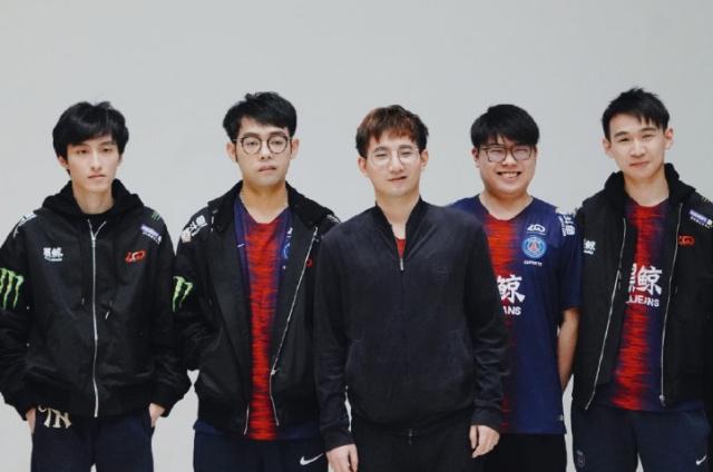 不少球迷调 不少球迷调