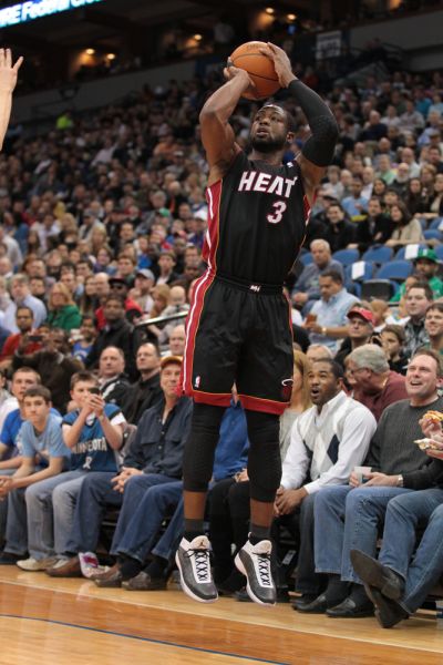 名嘴指责东契奇不防守成球霸，把詹姆斯当波什